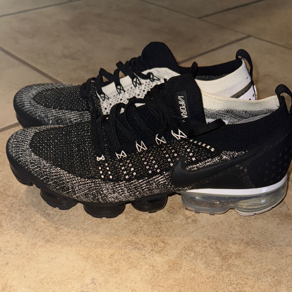 Nike Black and White Vapormax Flyknit Sneakers